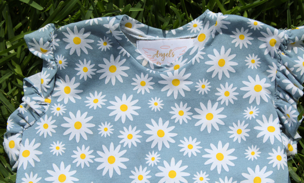 Girl's ruffled sleeve flower top