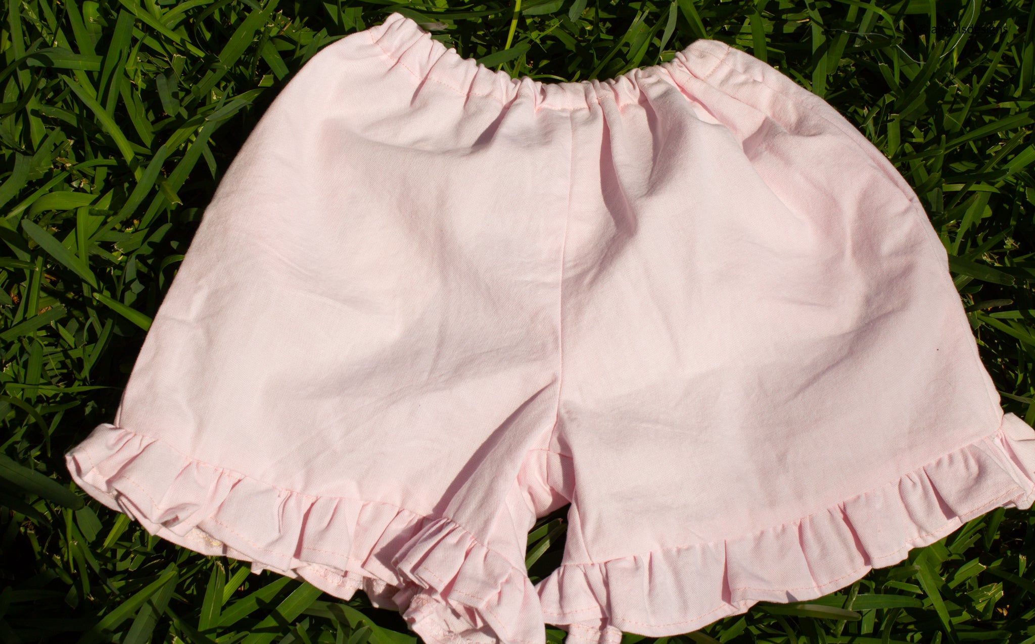 Girls 100% cotton shorts with ruffles