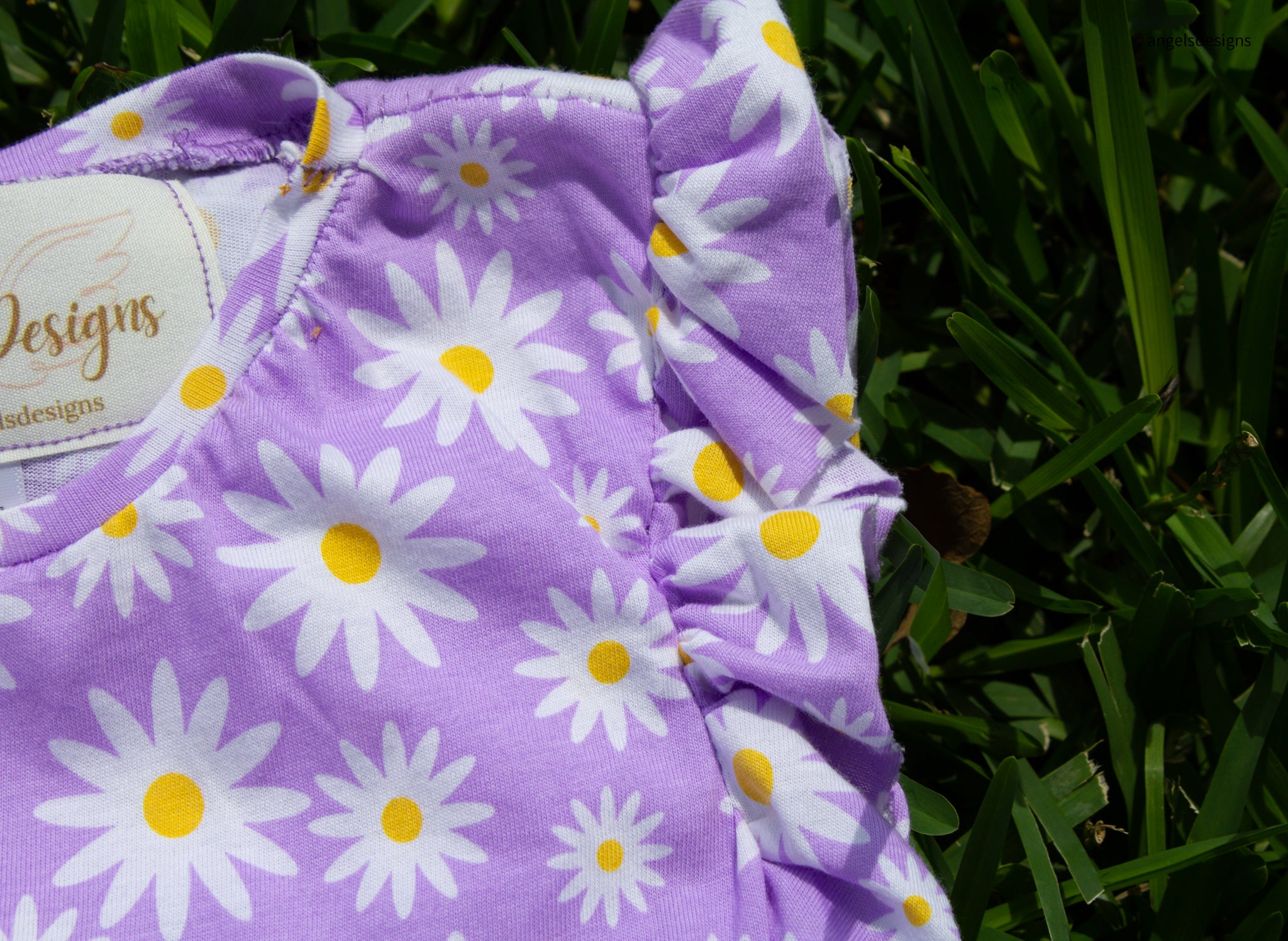 Girl's ruffled sleeve flower top