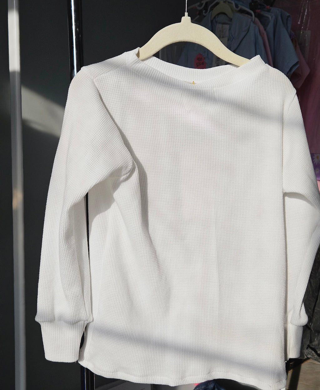 Girl's white long sleeve top