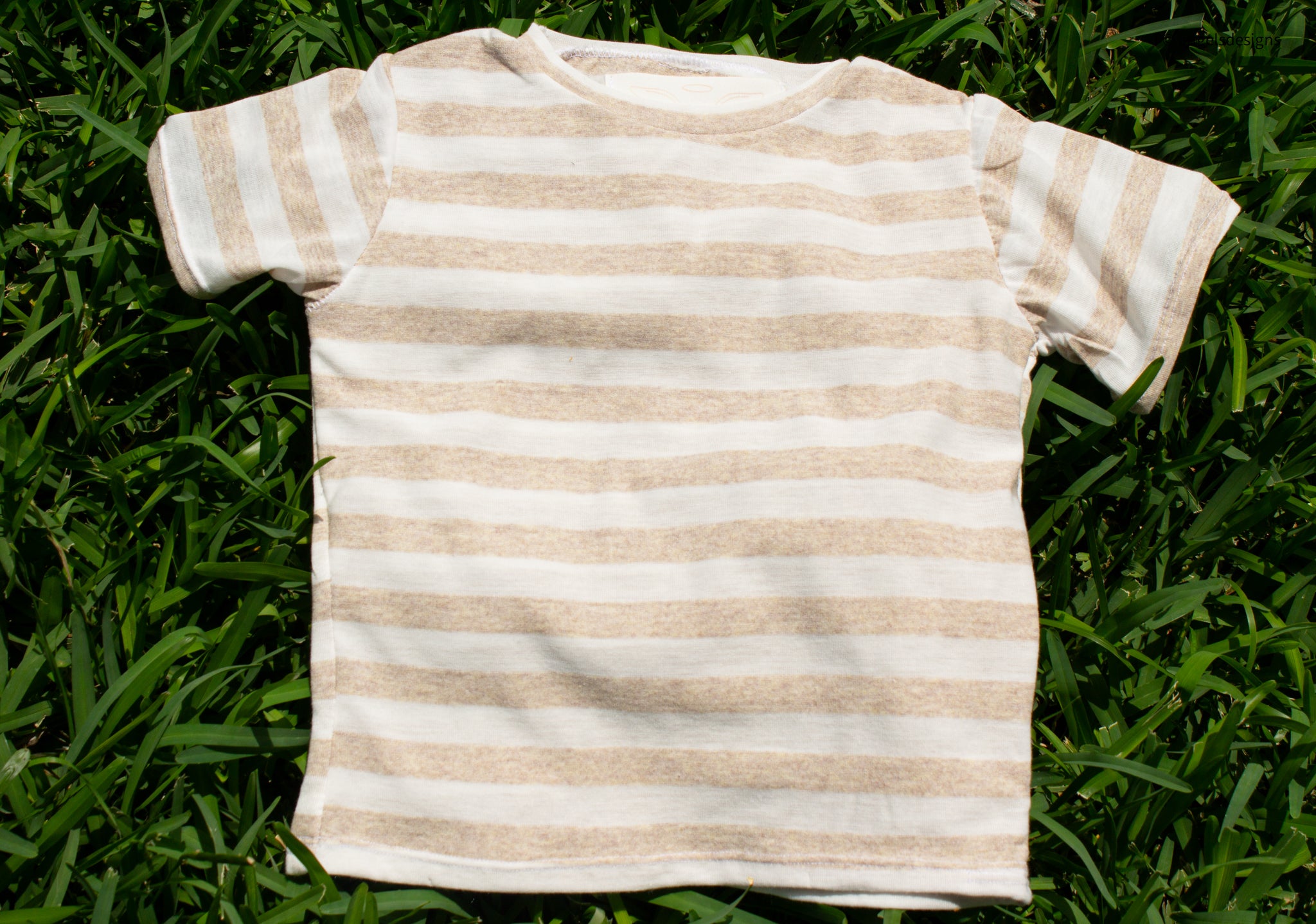 Boys beige and white casual tee